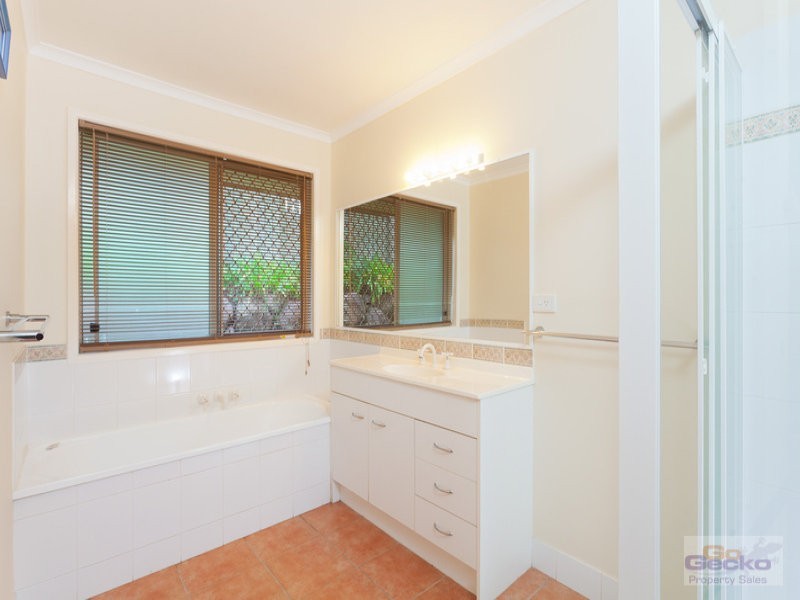 9 Delvin Court, Arana Hills QLD 4054