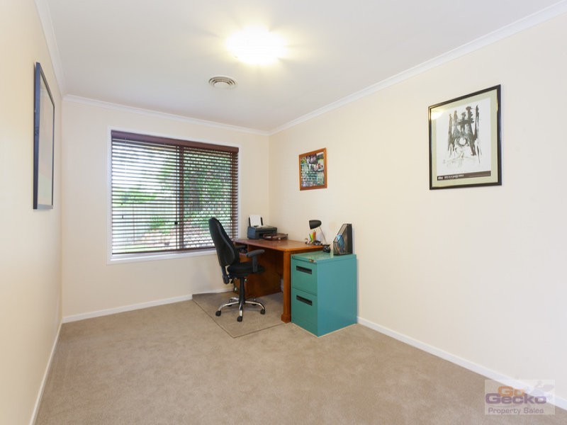 9 Delvin Court, Arana Hills QLD 4054