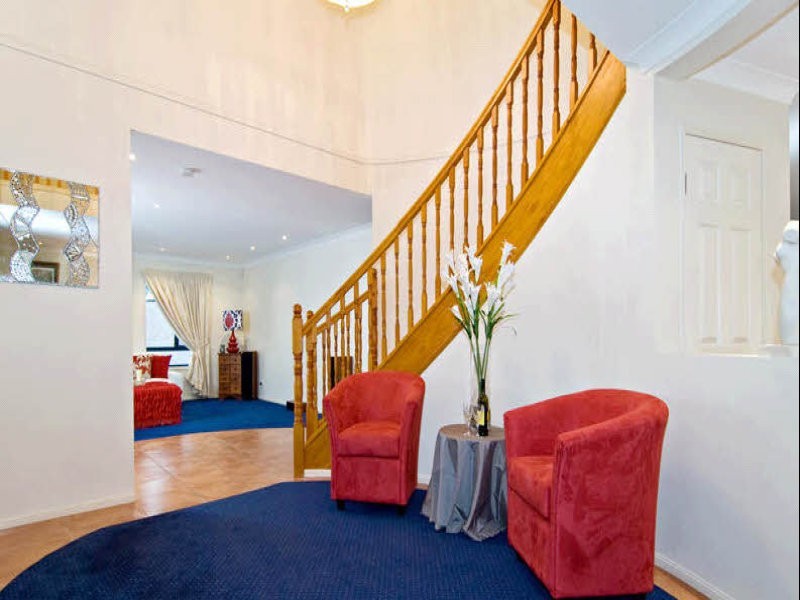 4 Alan Court, Arana Hills QLD 4054