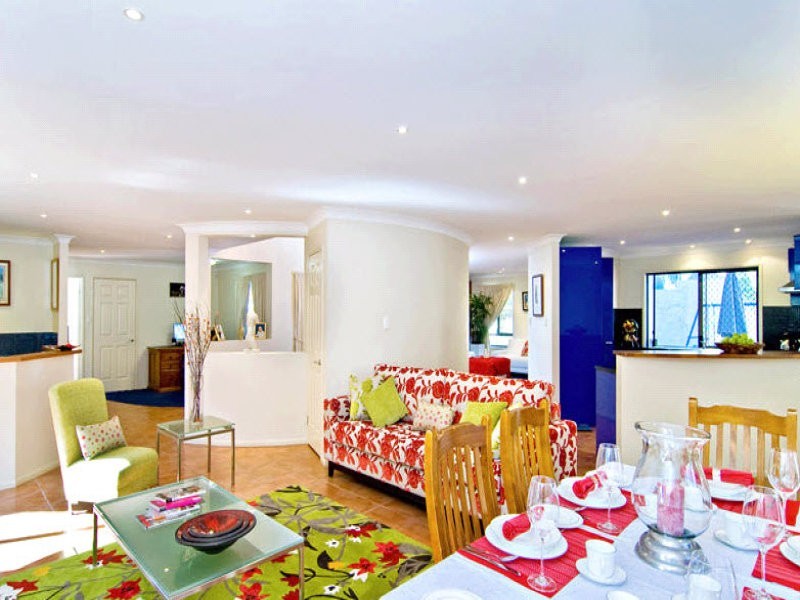 4 Alan Court, Arana Hills QLD 4054