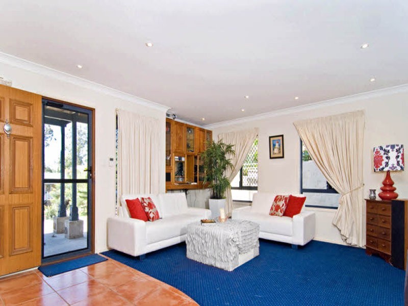 4 Alan Court, Arana Hills QLD 4054