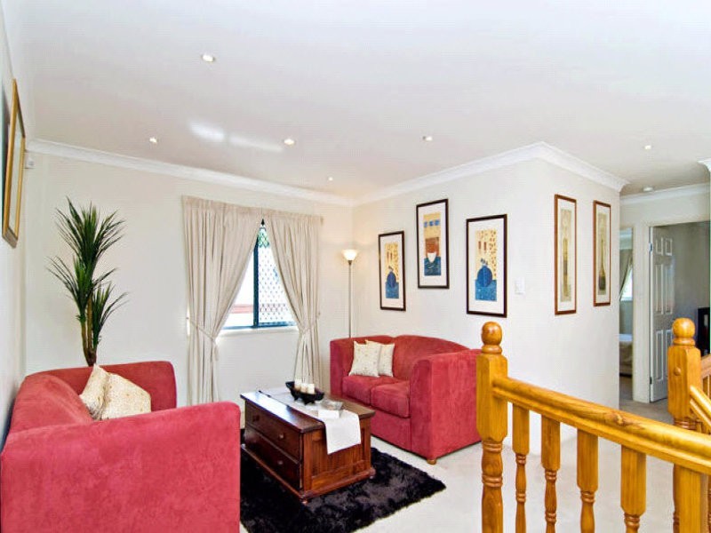 4 Alan Court, Arana Hills QLD 4054