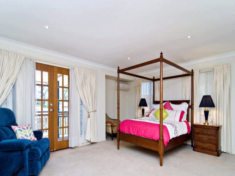 4 Alan Court, Arana Hills QLD 4054