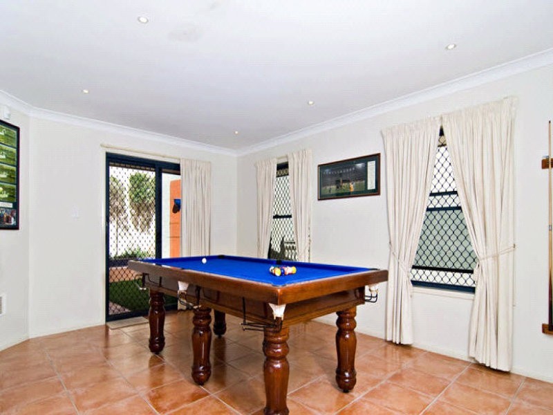 4 Alan Court, Arana Hills QLD 4054