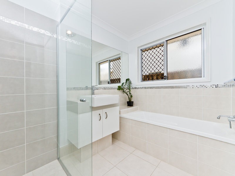 24 Woolshed Street, Ferny Hills QLD 4055