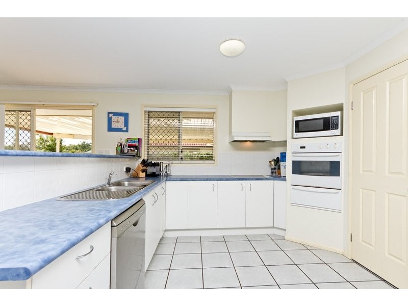 42 Reginald Avenue, Arana Hills QLD 4054