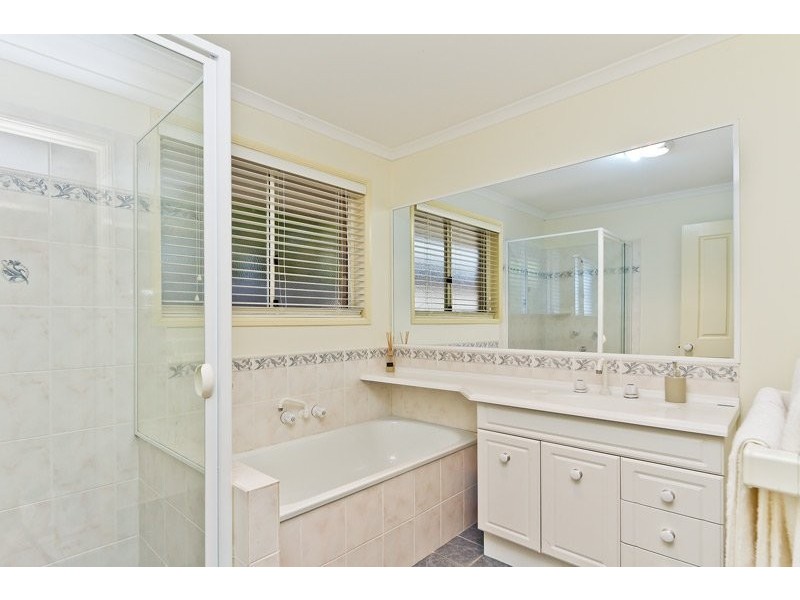 42 Reginald Avenue, Arana Hills QLD 4054