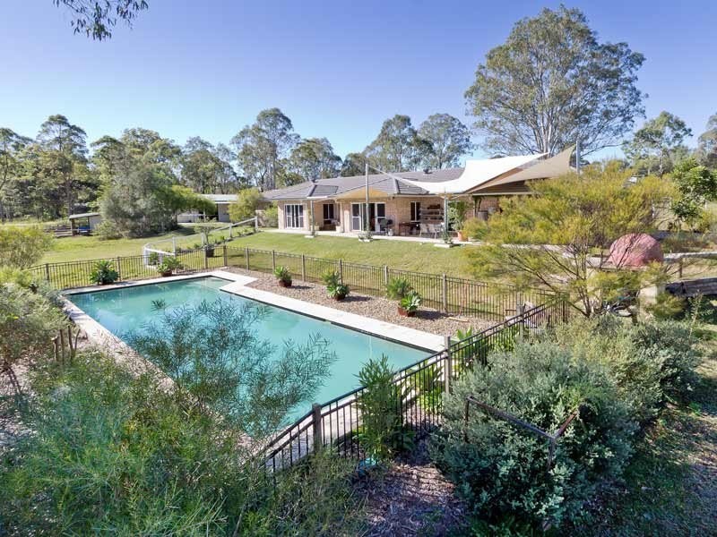 12 Davison Road, Camp Mountain QLD 4520