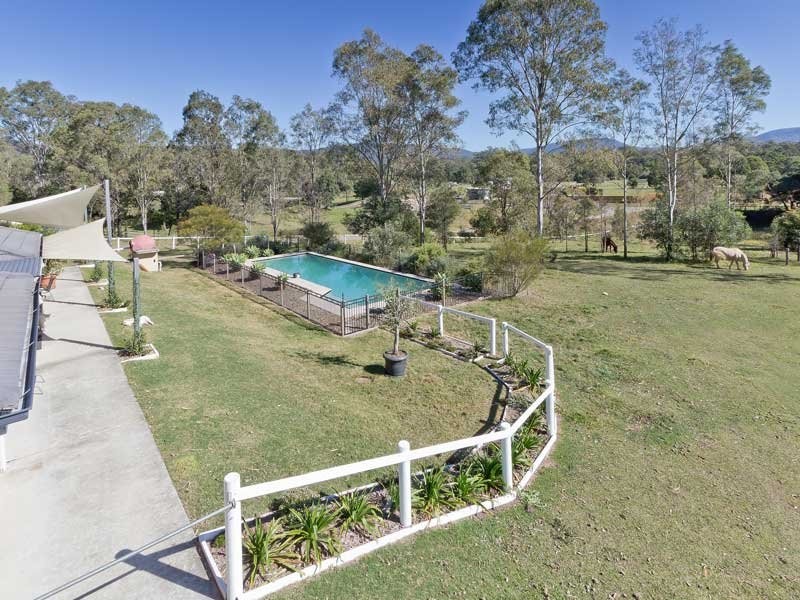 12 Davison Road, Camp Mountain QLD 4520