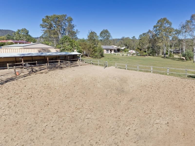 12 Davison Road, Camp Mountain QLD 4520