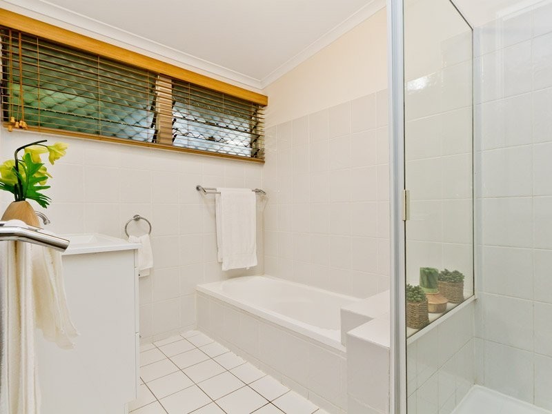 9 Wanawong Court, Ferny Hills QLD 4055