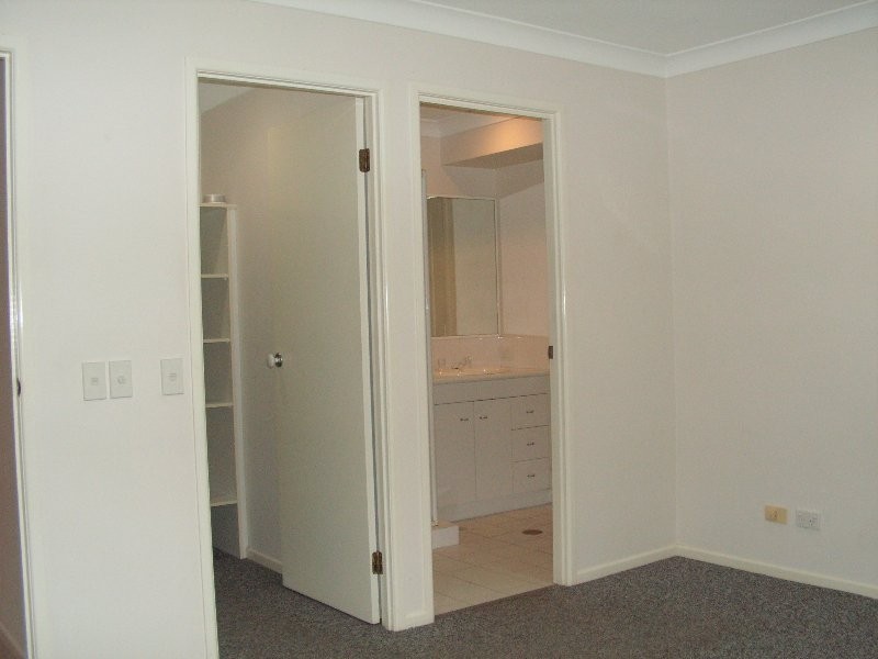 3 Reginald Avenue, Arana Hills QLD 4054