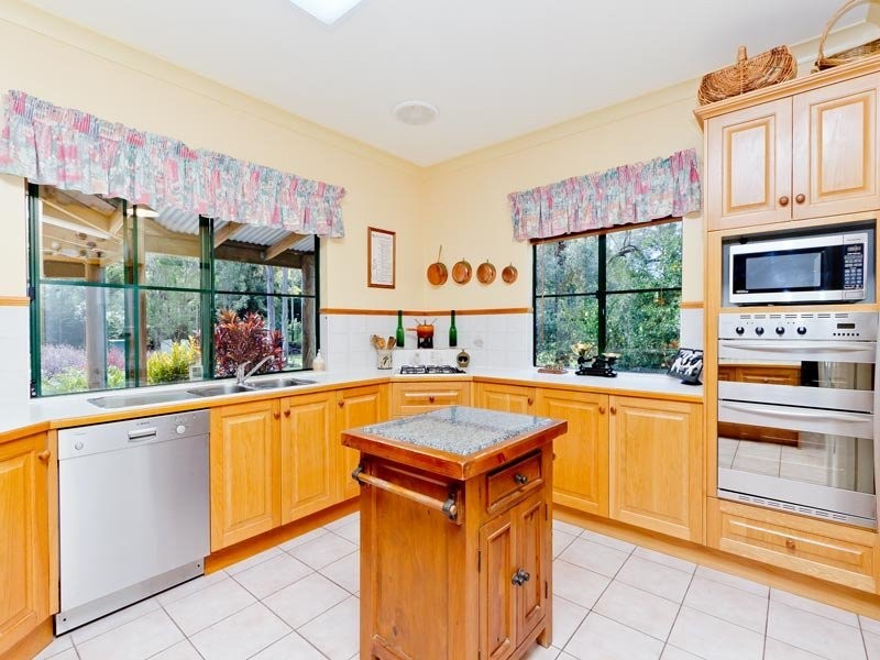 28 Greenwood Crescent, Samford Valley QLD 4520