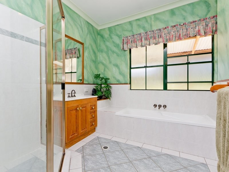 28 Greenwood Crescent, Samford Valley QLD 4520