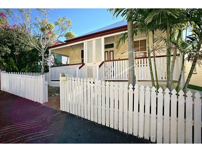 18 Hammond Street, Red Hill QLD 4059