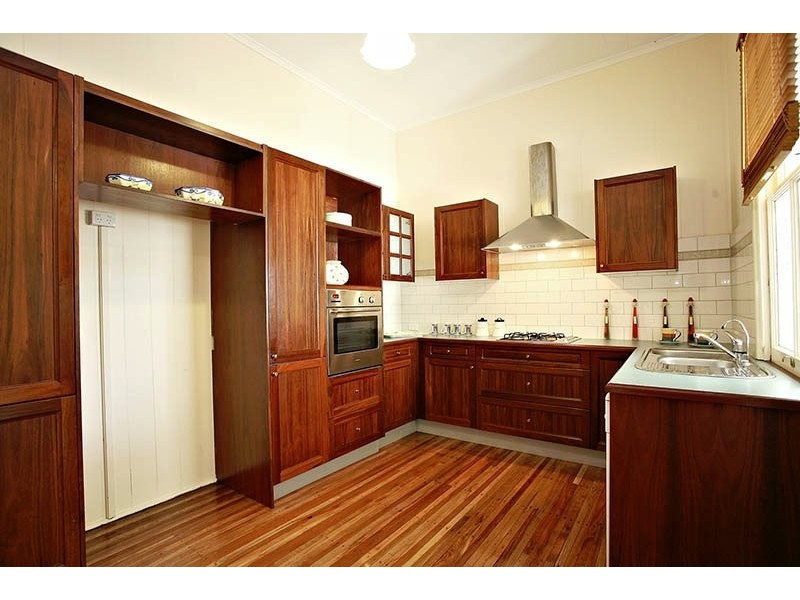 18 Hammond Street, Red Hill QLD 4059