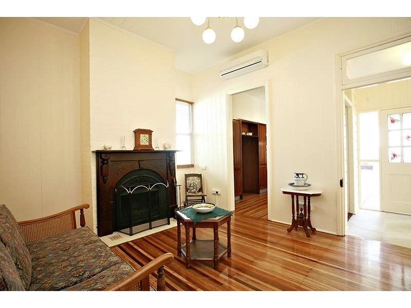 18 Hammond Street, Red Hill QLD 4059