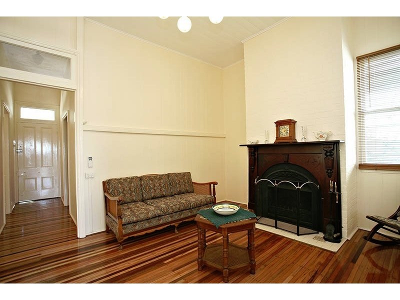 18 Hammond Street, Red Hill QLD 4059