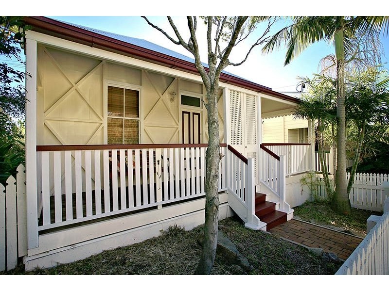 18 Hammond Street, Red Hill QLD 4059