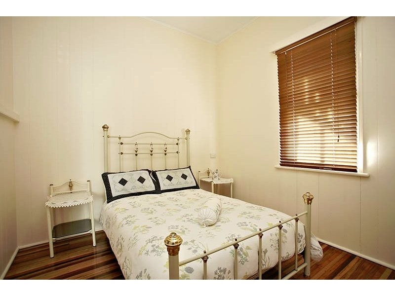 18 Hammond Street, Red Hill QLD 4059