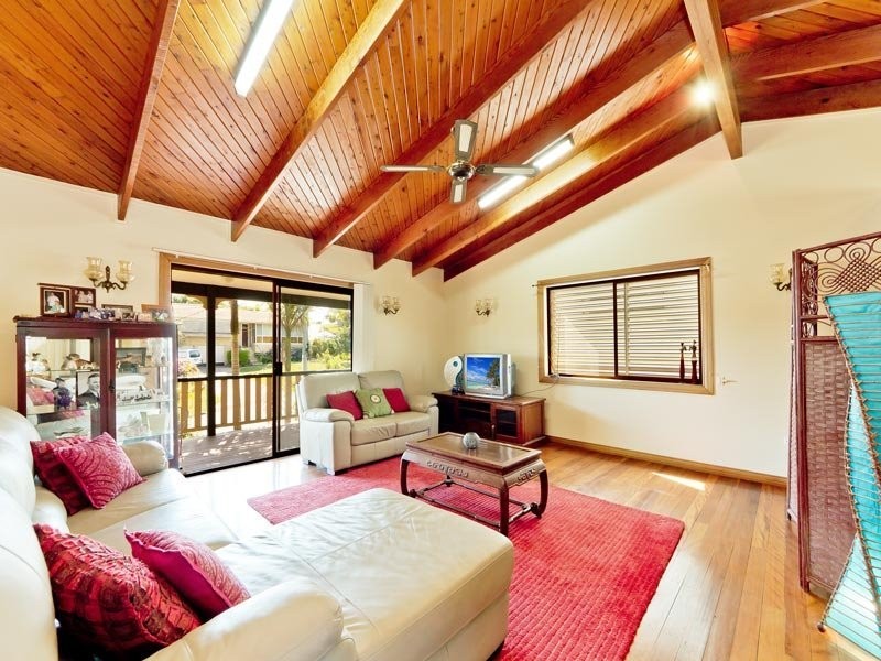 75 Illuta Avenue, Ferny Hills QLD 4055