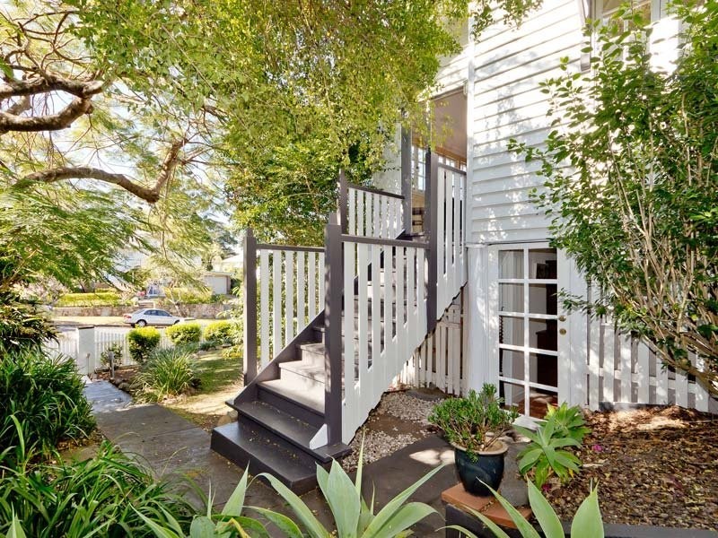 15 Theale Terrace, Ashgrove QLD 4060