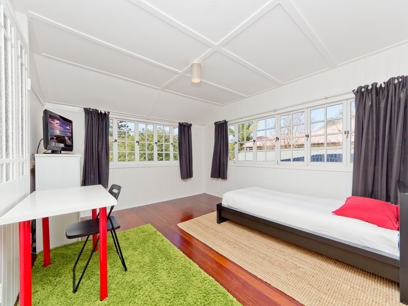 15 Theale Terrace, Ashgrove QLD 4060