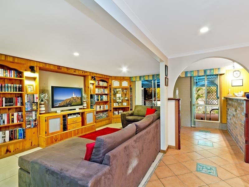 10 Tarnee Street, Ferny Hills QLD 4055