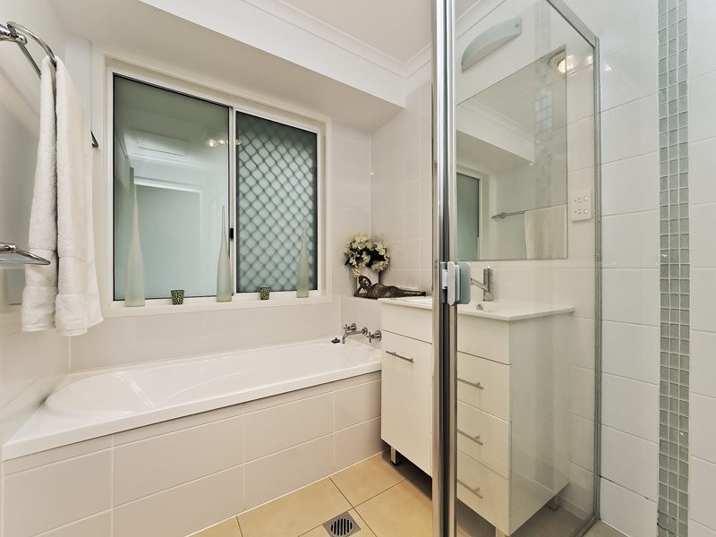 38 Yathong Court, Arana Hills QLD 4054