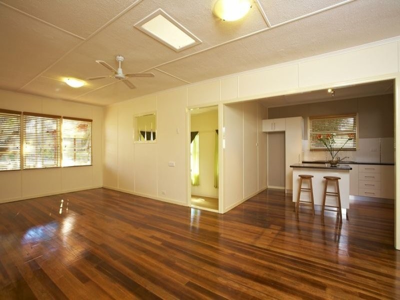 11 Trumpy Street, Silkstone QLD 4304