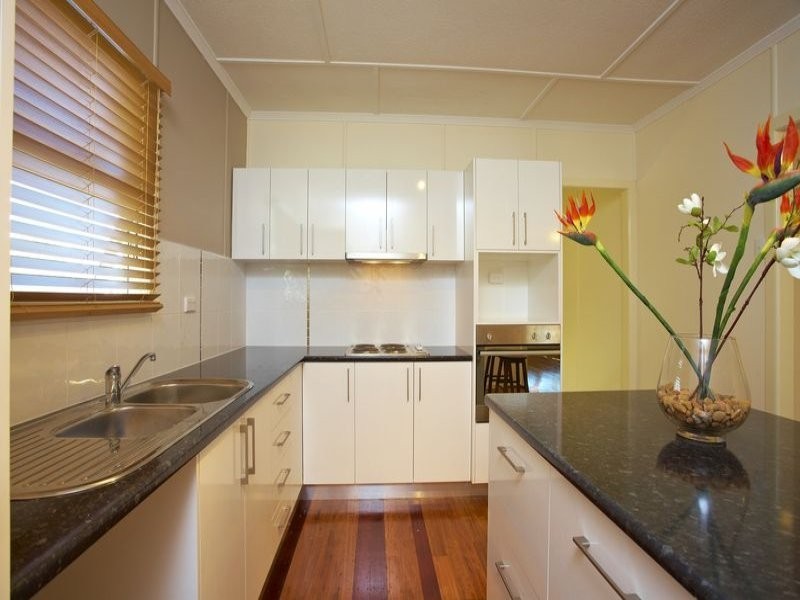 11 Trumpy Street, Silkstone QLD 4304