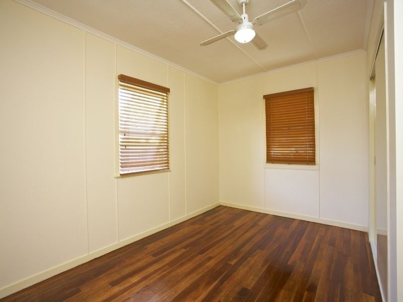 11 Trumpy Street, Silkstone QLD 4304