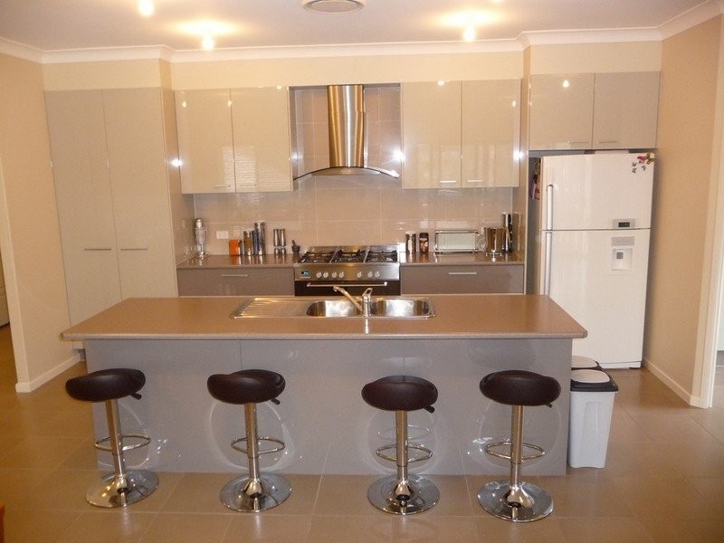 6 Thompson Court, Kensington Grove QLD 4341
