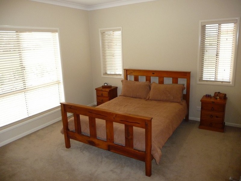 6 Thompson Court, Kensington Grove QLD 4341