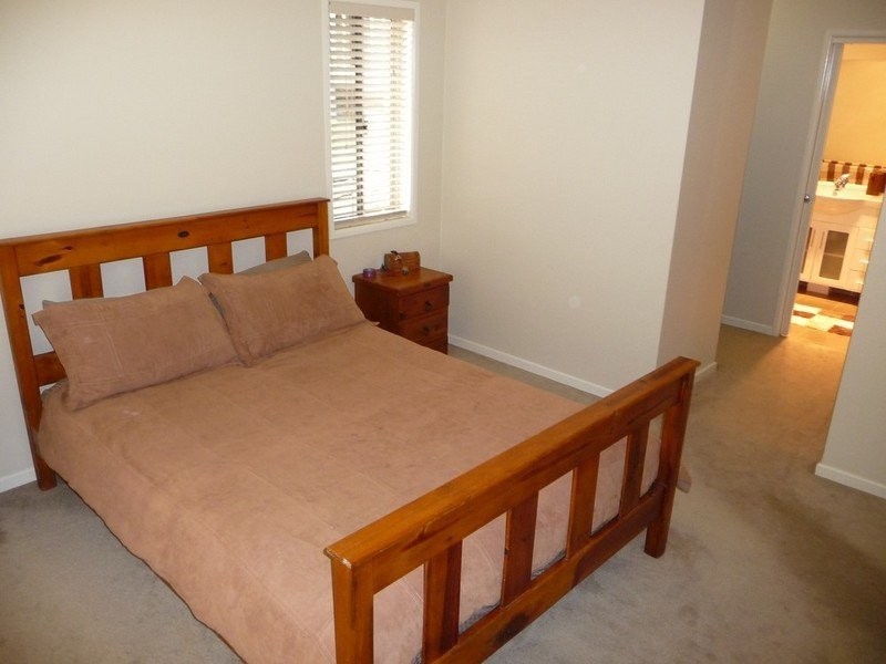 6 Thompson Court, Kensington Grove QLD 4341