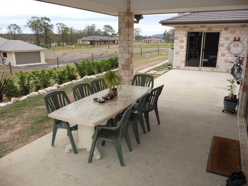 6 Thompson Court, Kensington Grove QLD 4341