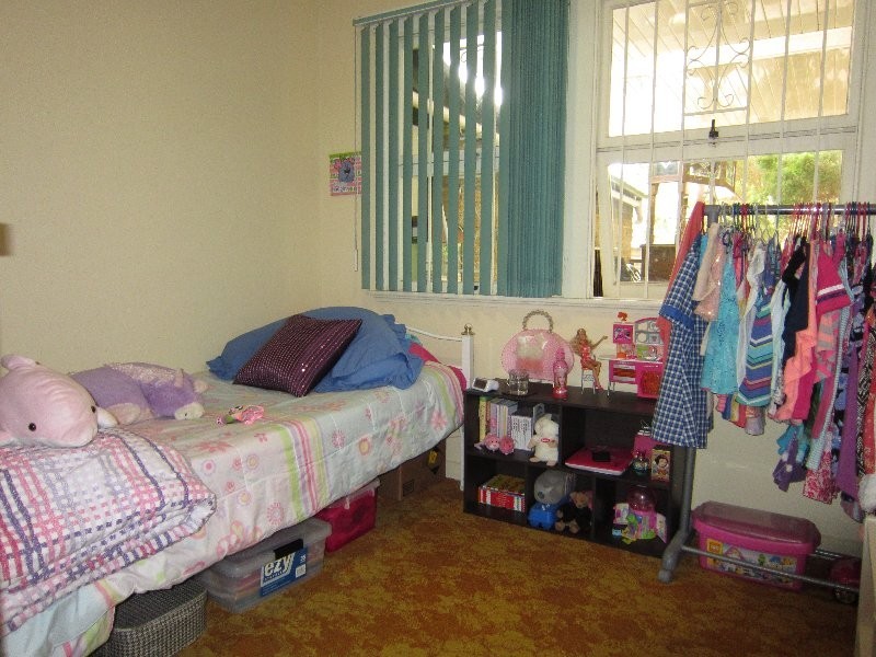 24 Blaxland Street, Eastern Heights QLD 4305