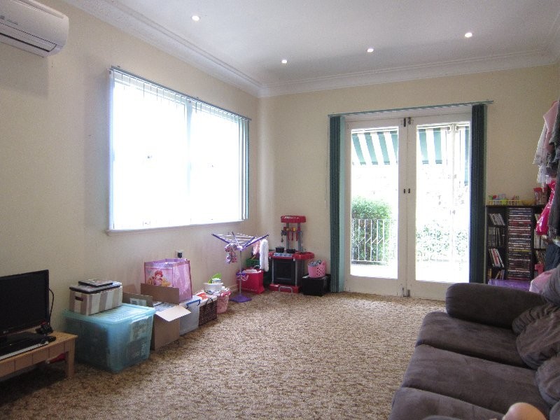 24 Blaxland Street, Eastern Heights QLD 4305