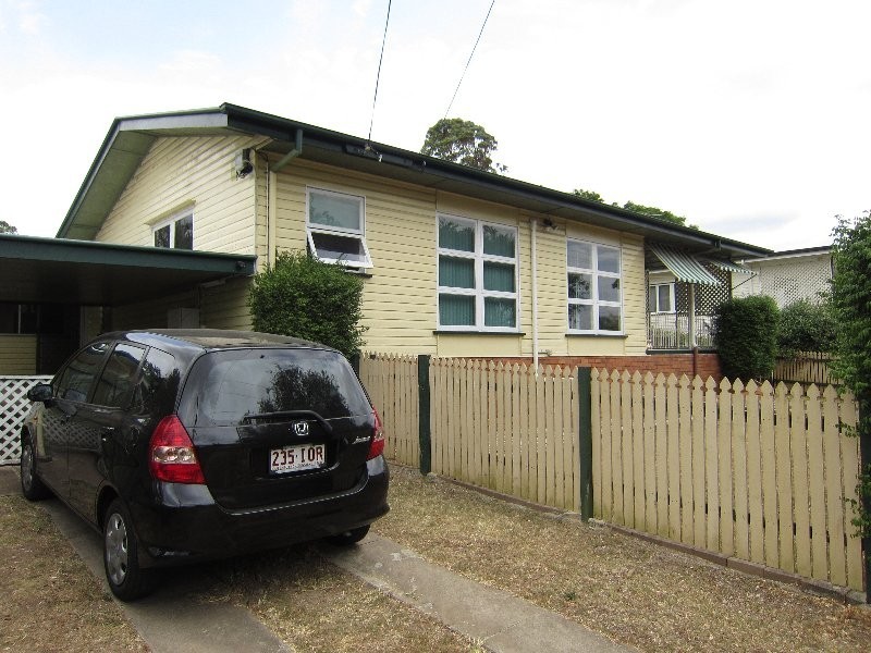 24 Blaxland Street, Eastern Heights QLD 4305