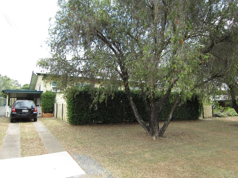 24 Blaxland Street, Eastern Heights QLD 4305