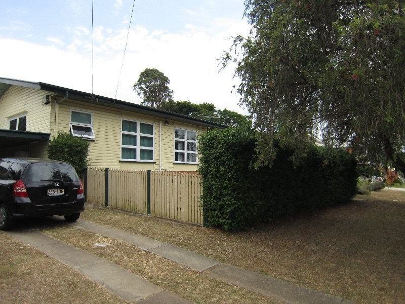 24 Blaxland Street, Eastern Heights QLD 4305