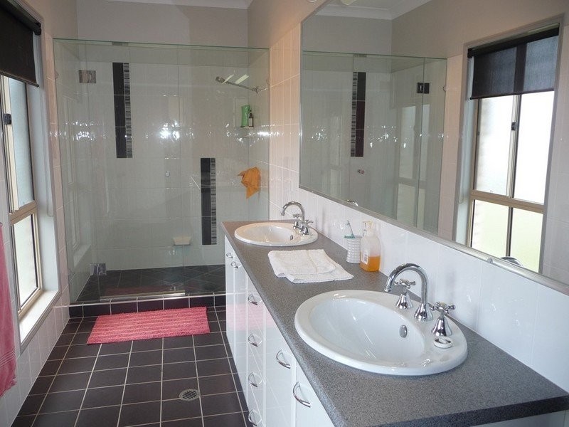 26 Loder Road, Thagoona QLD 4306