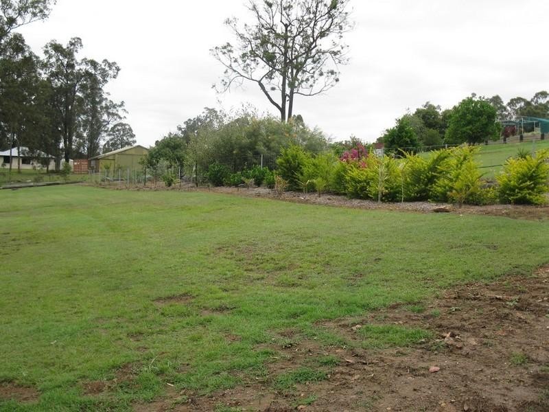 77 Velvet Street, Pine Mountain QLD 4306