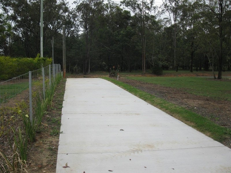 77 Velvet Street, Pine Mountain QLD 4306