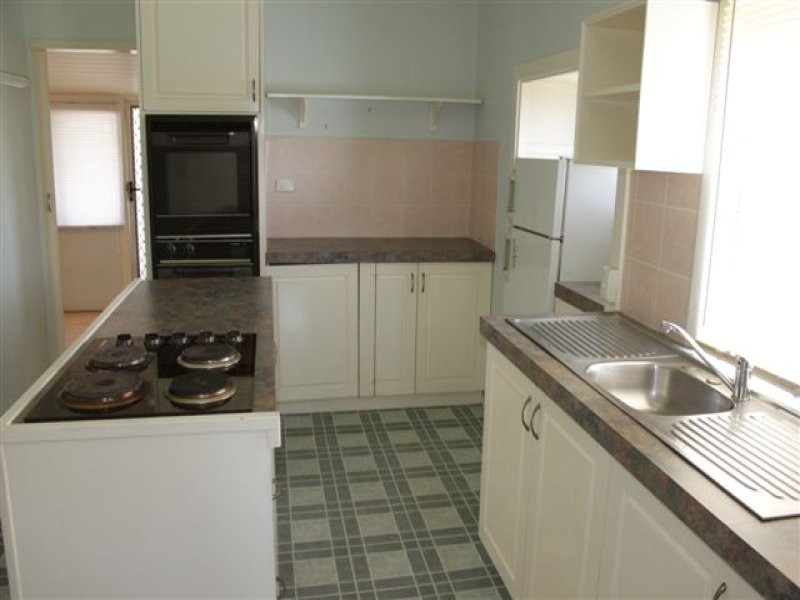 1 Galah Street, Churchill QLD 4305