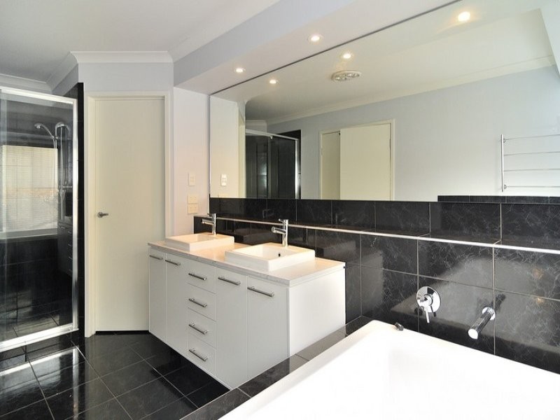 2 Piccadilly Court, Deebing Heights QLD 4306