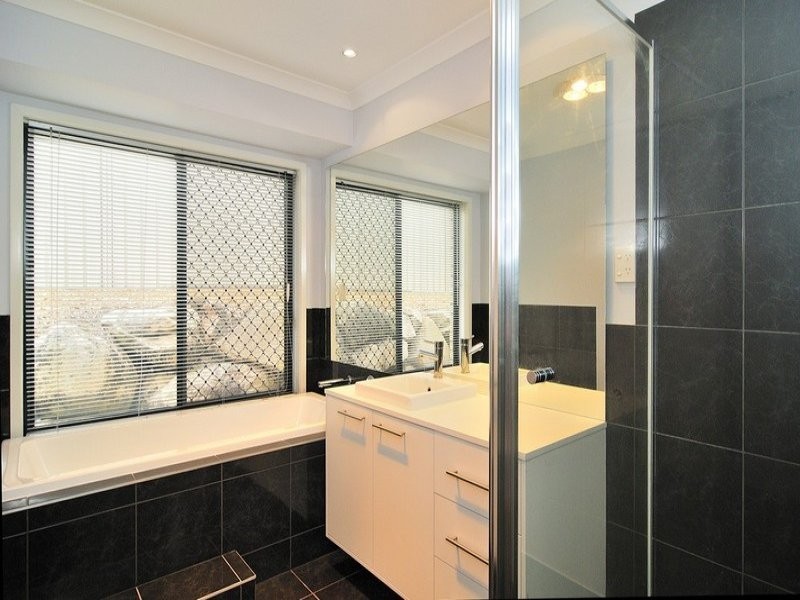 2 Piccadilly Court, Deebing Heights QLD 4306