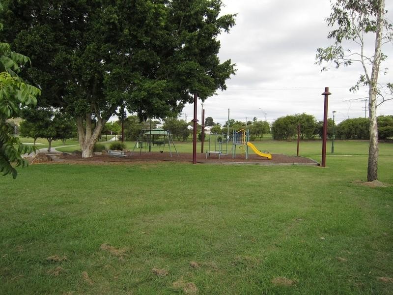 16 Toft Drive, Raceview QLD 4305