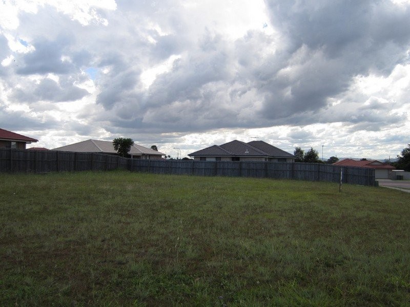 7 Wattle Crescent, Raceview QLD 4305