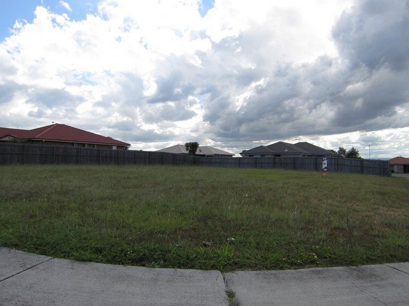 7 Wattle Crescent, Raceview QLD 4305